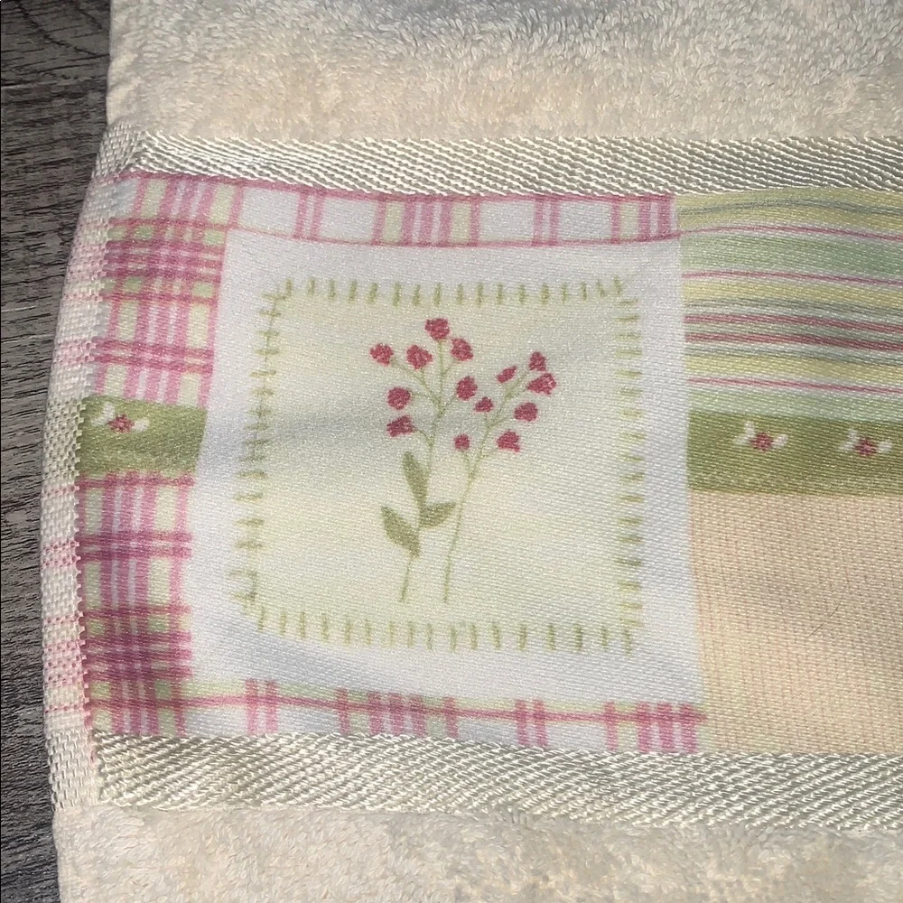 100% Cotton Cream & Floral Bath Towel